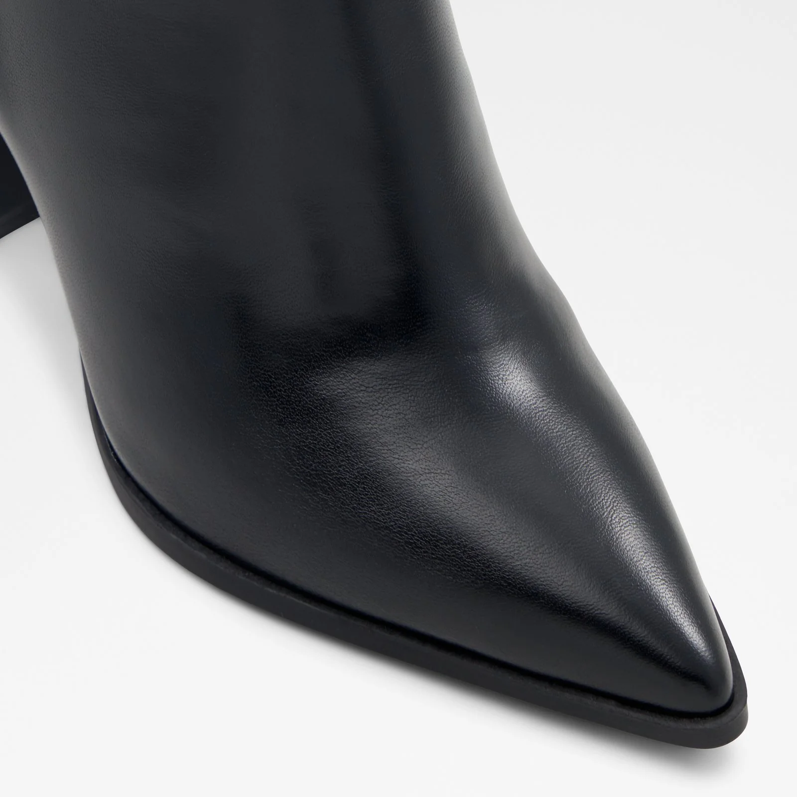 Gina - Image 6