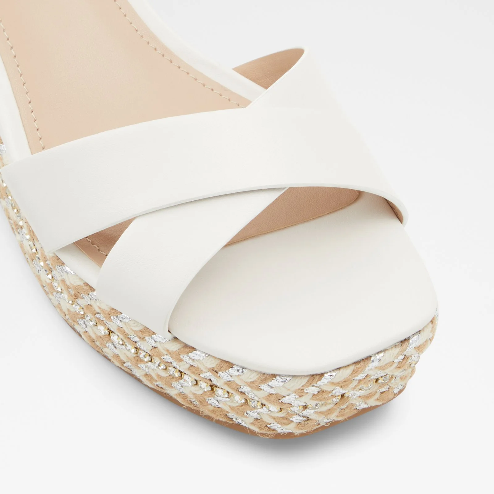 Launia - Image 6