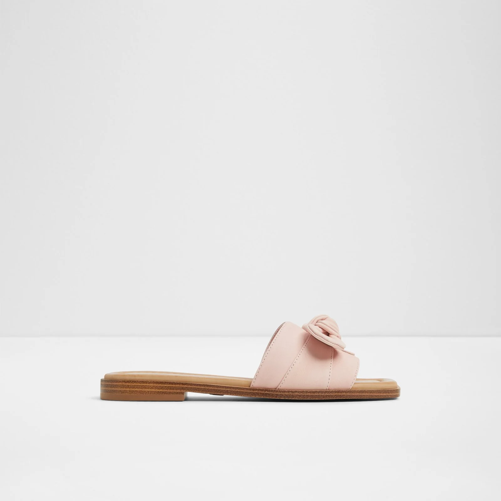 Lavinia - Image 2