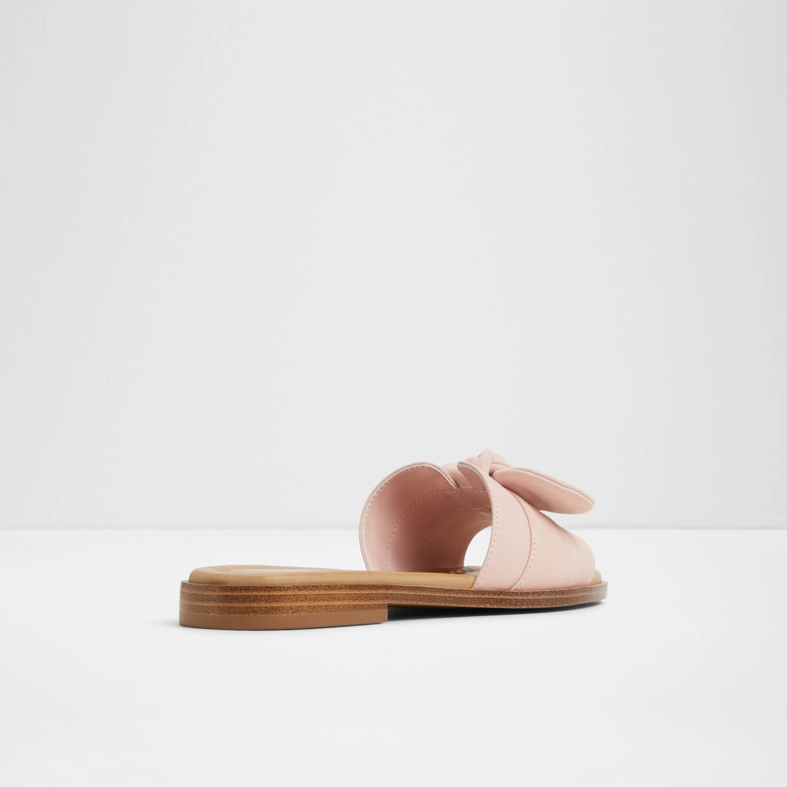 Lavinia - Image 3