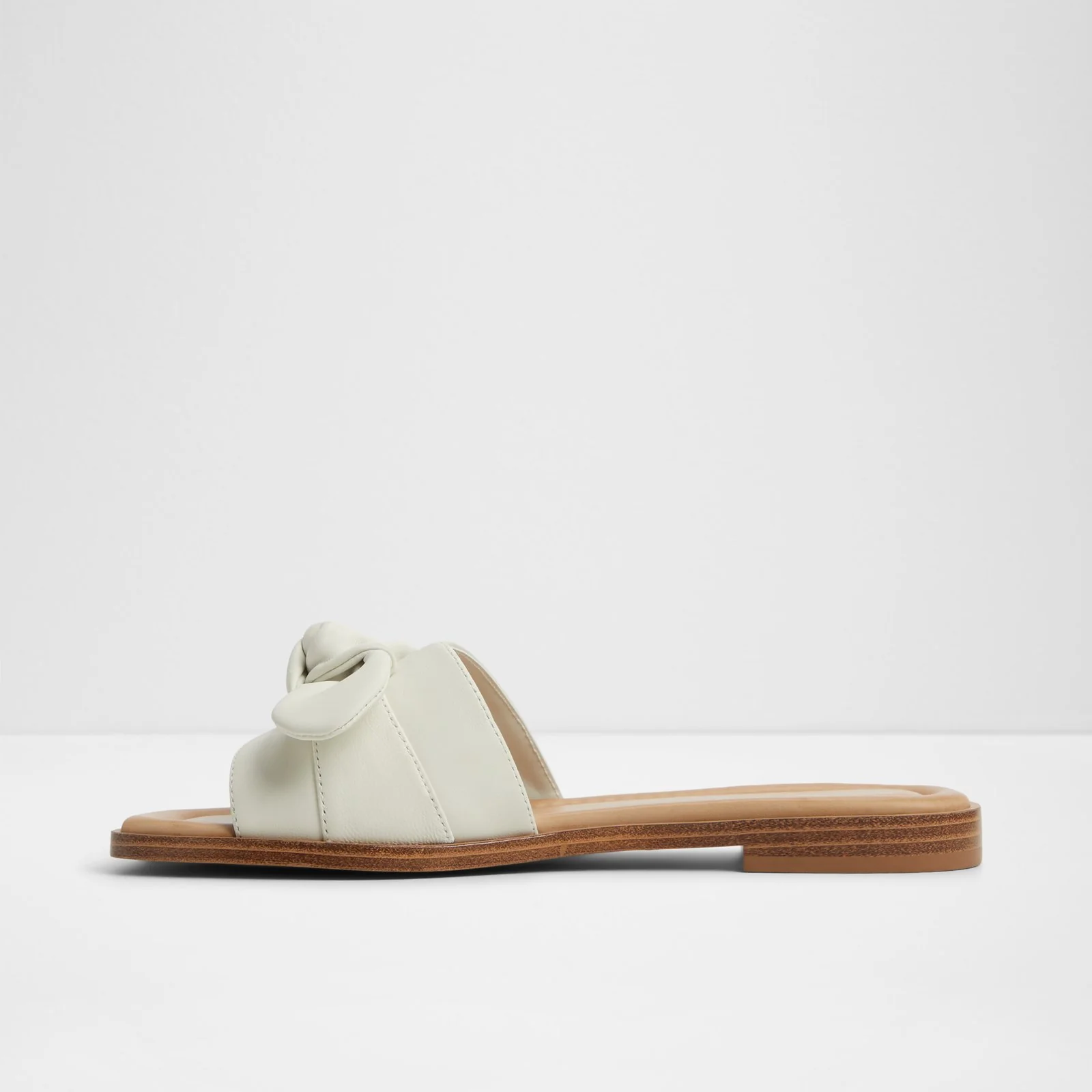 Lavinia - Image 4
