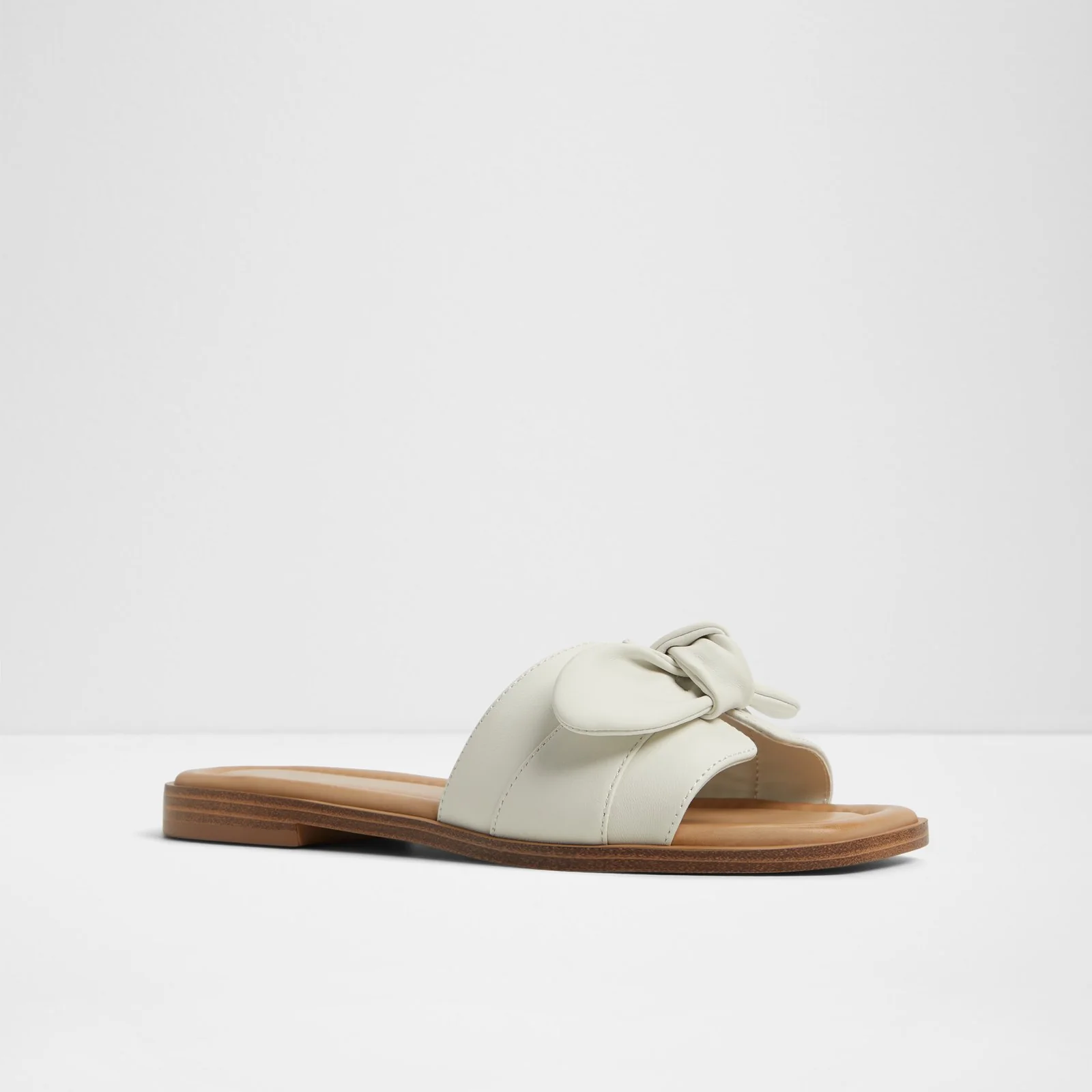 Lavinia - Image 5